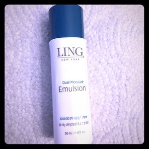 B2G1FREE👸🏼FACE👸🏼LING N.Y. Moisture Emulsion